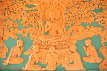 Vida de Buda. Buda con sus 5 discípulos en Benarés, Phnom Penh, Camboya
