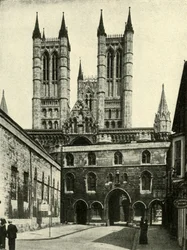 Catedral de Lincoln y la Puerta del Exchequer, c. 1948