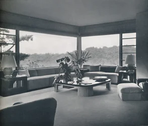 Sala de estar en la casa de Miss Patricia Detring en Bel Air, California, c1945