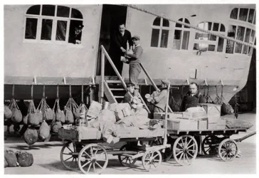 Cargando provisiones, Zeppelin LZ 127 Graf Zeppelin, 1933