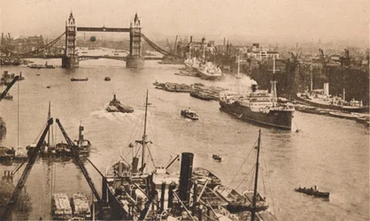Londres - Tower Bridge y el Pool, c1910