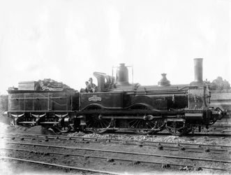 Ferrocarril de Londres y Suroeste LSWR Locomotora No 5, Ganimedes y tender, c. 1873