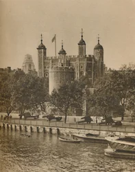 Los edificios públicos más antiguos y más nuevos de Londres desde el Puente de la Torre