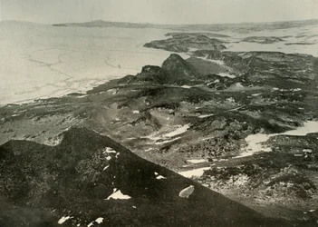 Mirando al norte hacia el Cabo Royds, c1908, 1909