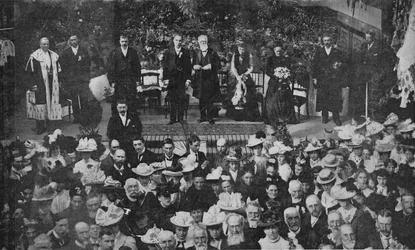Lord Strathcona inaugurando la Feria de la Iglesia Libre en su ciudad natal de Forres, 1900