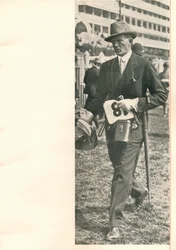 Lord Westmorland afirma: Un cóctel sin Booths es un cóctel bajo un handcap, c. 1935 1935