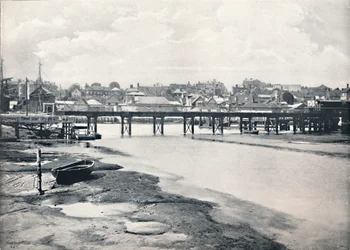Lymington - El puente y la ciudad, desde el río, 1895