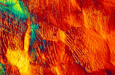 Metales no ferrosos, dislocaciones por estrés en platino puro