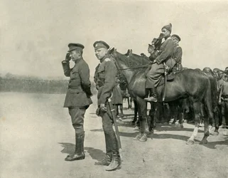 M. Kerensky saludando a las tropas, julio 1917, 1919