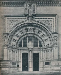 Entrada Principal, Museo Victoria y Alberto, Con Escultura de Alfred Drury, c1909