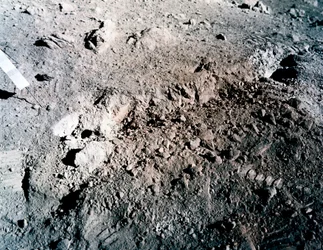 Vuelo espacial tripulado, EE.UU., Apolo 17 Suelo naranja en la luna