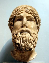 Cabeza de mármol, probablemente del dios griego antiguo Zeus, posiblemente siglo I a.C.