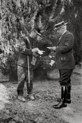 Maurice Maeterlinck, dramaturgo, poeta y ensayista belga, 1915