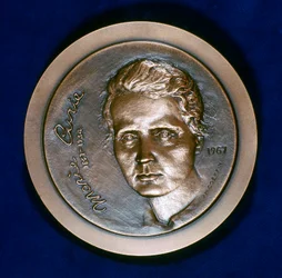 Medalla conmemorativa de Marie Sklodowska Curie, física franco-polaca, 1967