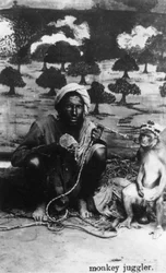 Malabarista de monos, India, siglo XX