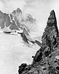 Mont Maudit visto desde las Aiguilles Marbrées, los Alpes, principios del siglo XX