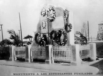 Monumento a los estudiantes ejecutados, 1901, años 1920