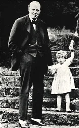 Sr. Churchill con su hija, 1924, 1945