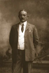 Sr. H J King, 1911
