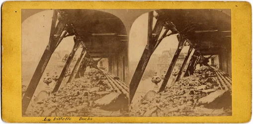 Comuna de París (1871): vista de los muelles de la Villette. Fotografía anónima. Impresión en cartón. Dim. 17x6 cm