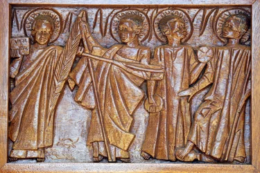 Santuario de los mártires católicos de Namugongo, Kampala. Relieve de la puerta de la iglesia, Kampala, Uganda