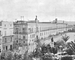 Palacio Nacional, Ciudad de México, México, hacia 1900.