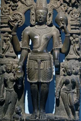 Museo Nacional de India, Delhi. Vishnu con consortes. Ganga Oriental