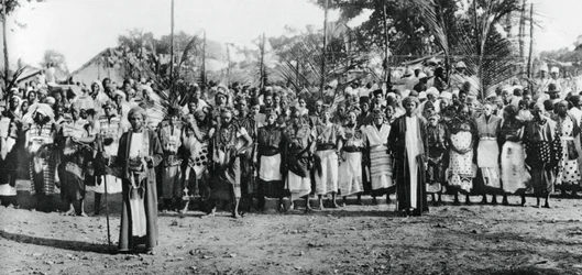 Bailarines nativos en Mombasa, 1924-1925, 1937