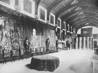 Castillo de Naworth, Cumberland - El Conde de Carlisle, 1910