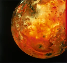 Vista casi completa de Ío, una de las lunas de Júpiter, 1979