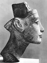 Nefertiti, reina y esposa del faraón Akhenatón, Antiguo Egipto, siglo XIV a.C.