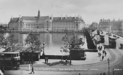 Nuevo Ayuntamiento y Monumento a Boadicea, Londres, c1925