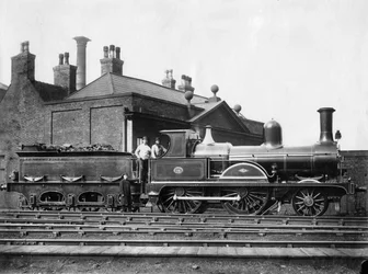 Locomotora de vapor No 14 del Ferrocarril de North Staffordshire y su ténder, c1875