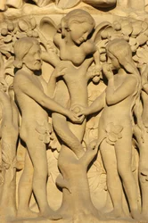 Catedral de Notre Dame de París, escultura: Adán y Eva, París, Francia