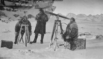 Observando el eclipse del sol, 6 de abril de 1894, 1897
