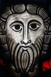 Museo Oeuvre Notre-Dame. Vidriera románica Cabeza de Cristo de Wissembourg (siglo XI o XII)