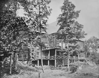 Cabaña de troncos antigua, Lake Placid, Adirondacks, Nueva York, c1897