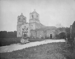 Antigua misión española, San Antonio, Texas, c1897