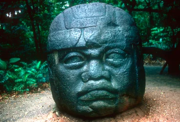 Cabeza tallada olmeca de La Venta, precolombino, América Central, 1150-800 a.C.