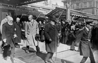 De camino a su propio país por última vez, regreso del Rey Eduardo desde Biarritz, 1910