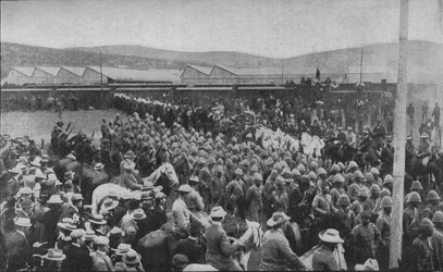 Uno de los incidentes dolorosos de la guerra: tropas británicas capturadas siendo marchadas a Pretoria, 1902