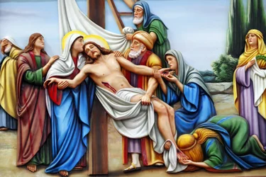 Iglesia de Nuestra Señora de Fátima. Vía Crucis. Estación 13. Jesús es bajado de la cruz. Ciudad Ho Chi Minh, Vietnam