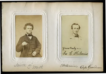Página quince del álbum con un retrato de medio cuerpo de Eli Smith (izquierda) y un retrato de busto de George C. Thilenius (derecha). Smith de Worth y Thilenius, Cape Girardeau (escrito en la página del álbum). Smith era un delegado del condado de Worth 