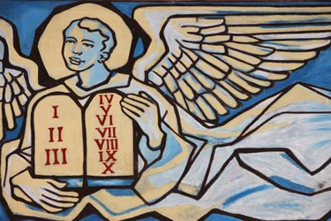 Pintura en la iglesia de Nuestra Señora de Togo: Ángel sosteniendo las tablas de la ley, Togoville, Togo
