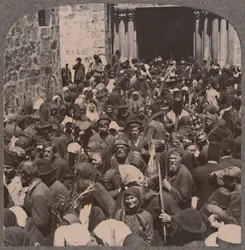Procesión de Palmas saliendo de la Iglesia del Santo Sepulcro, c1900