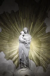 París, Francia Iglesia Saint-François-Xavier estatua de la Virgen y el niño, París, Francia