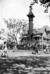 Fuente memorial de los Parsis, Mumbai, India, c1918