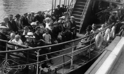Pasajeros a bordo de un barco, Bournemouth, Dorset, 1921