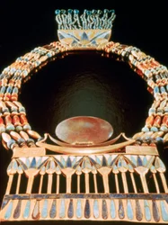 Pectoral de la tumba de Tutankamón, siglo XIV a.C.