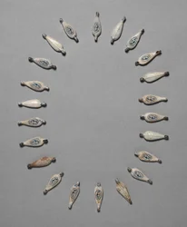 Cuentas en forma de pétalo, c. 1391-1353 a.C.
